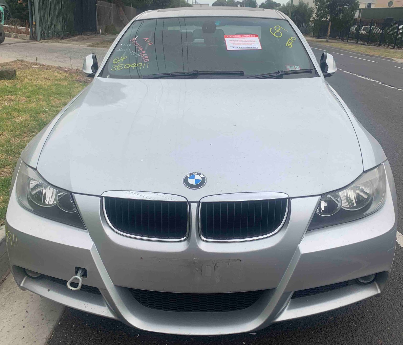 BMW E90 320i